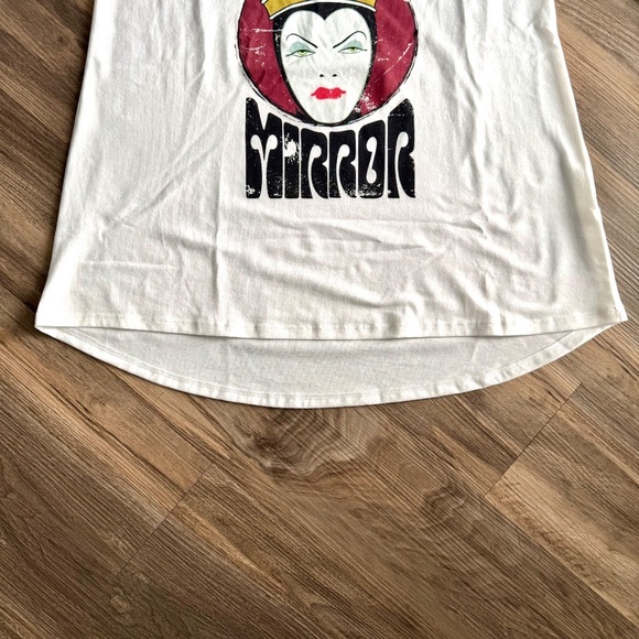 LuLaRoe Disney Snow white Evil Queen "Mirror Mirror" Long Sleeve Tee Size S - Picture 7 of 9